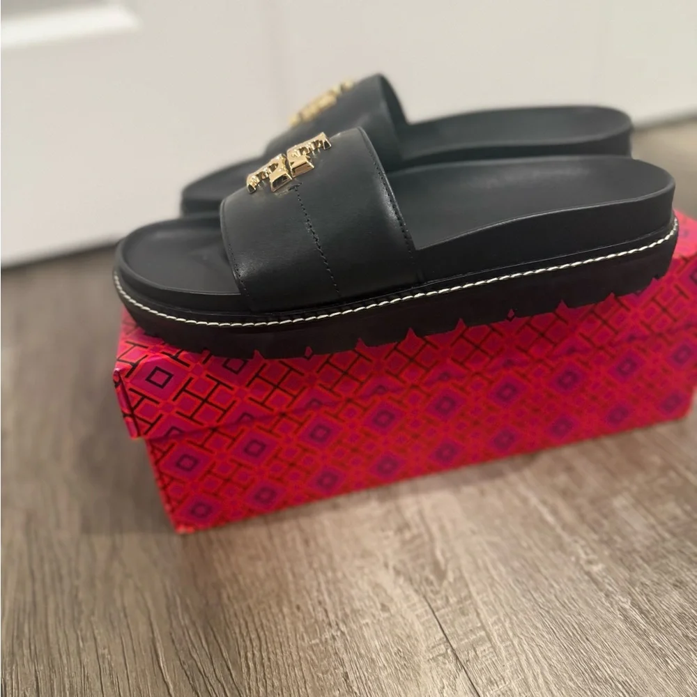 TORY BURCH EVERLY ANATOMIC LUG PARIS SLIDES IN BLACK - Picture 7 of 10